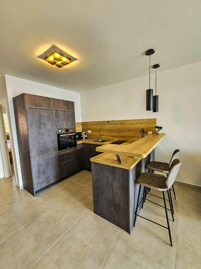 Aenona Beach Apartment Нин Экстерьер фото